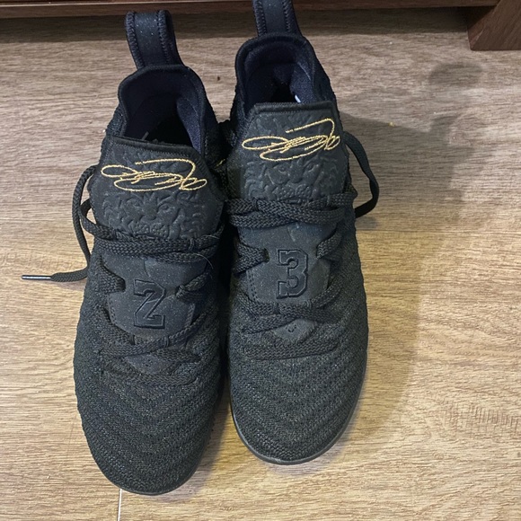 Boys Nike LeBron James Runners - Picture 4 of 4